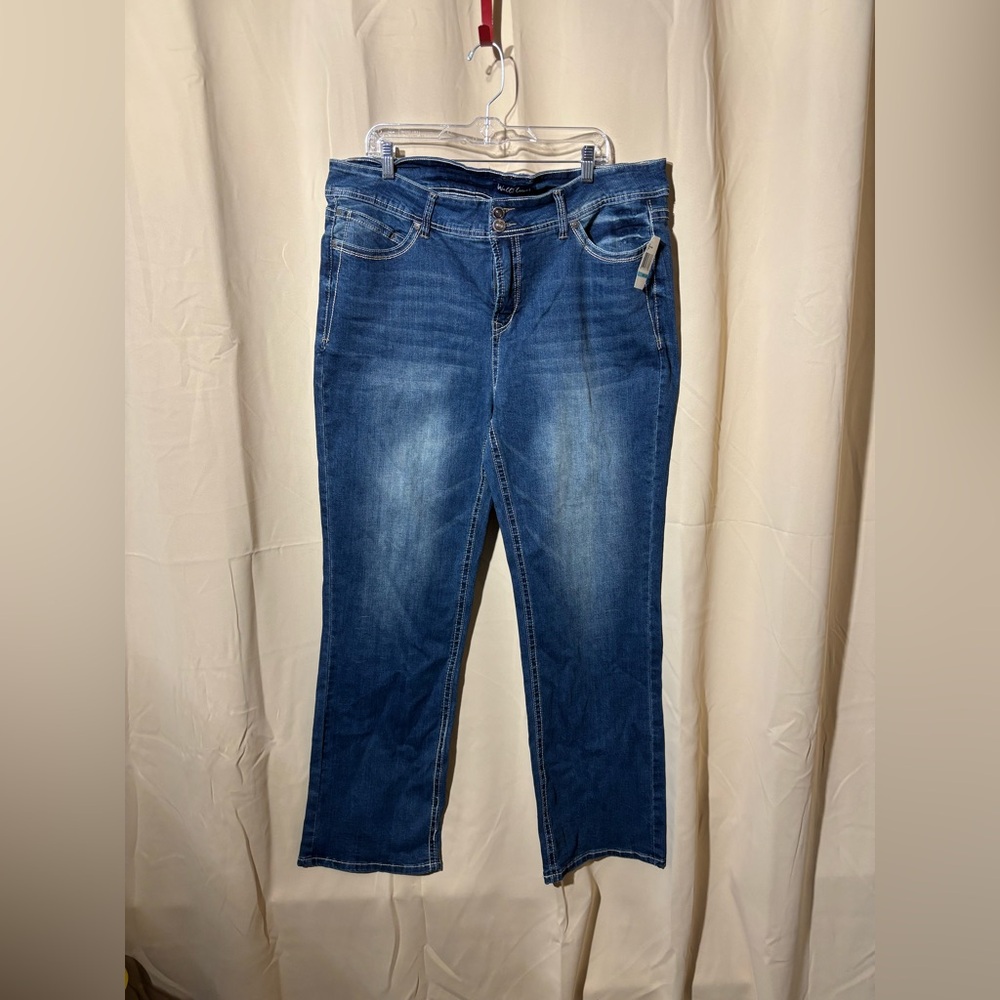 NWT Curvy Fit Wallflower Jeans